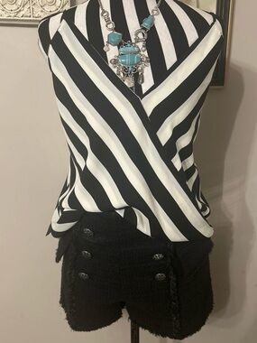 Bardot Boucle button shorts size 4 and camisole stripe blouse small New